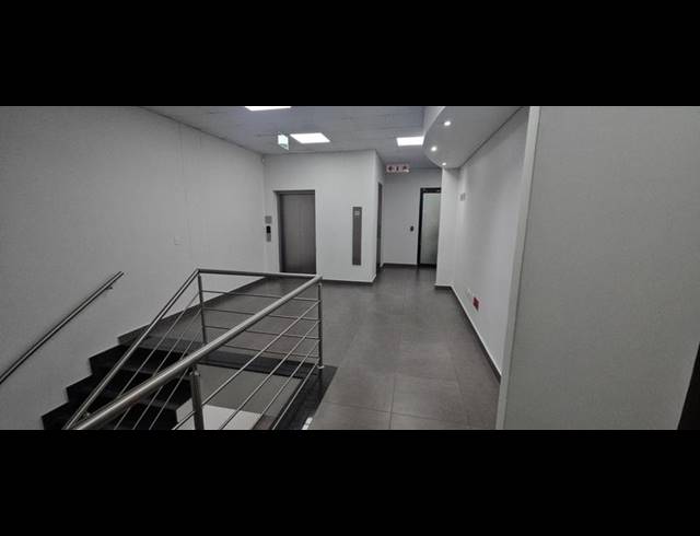 BUSINESS PROPERTY TO RENT IN MIDRIDGE PARK